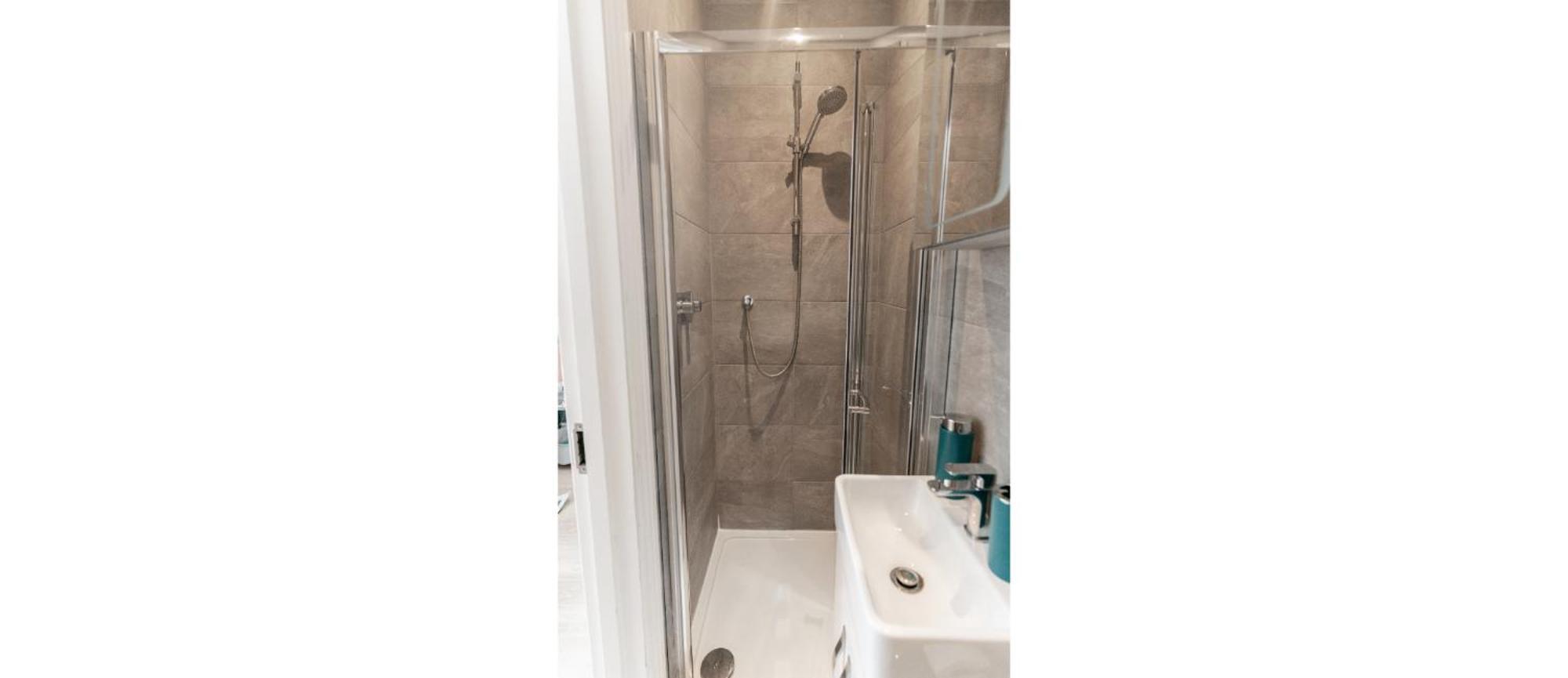 New: Bright & Stylish Perfect For 2 Apartment London