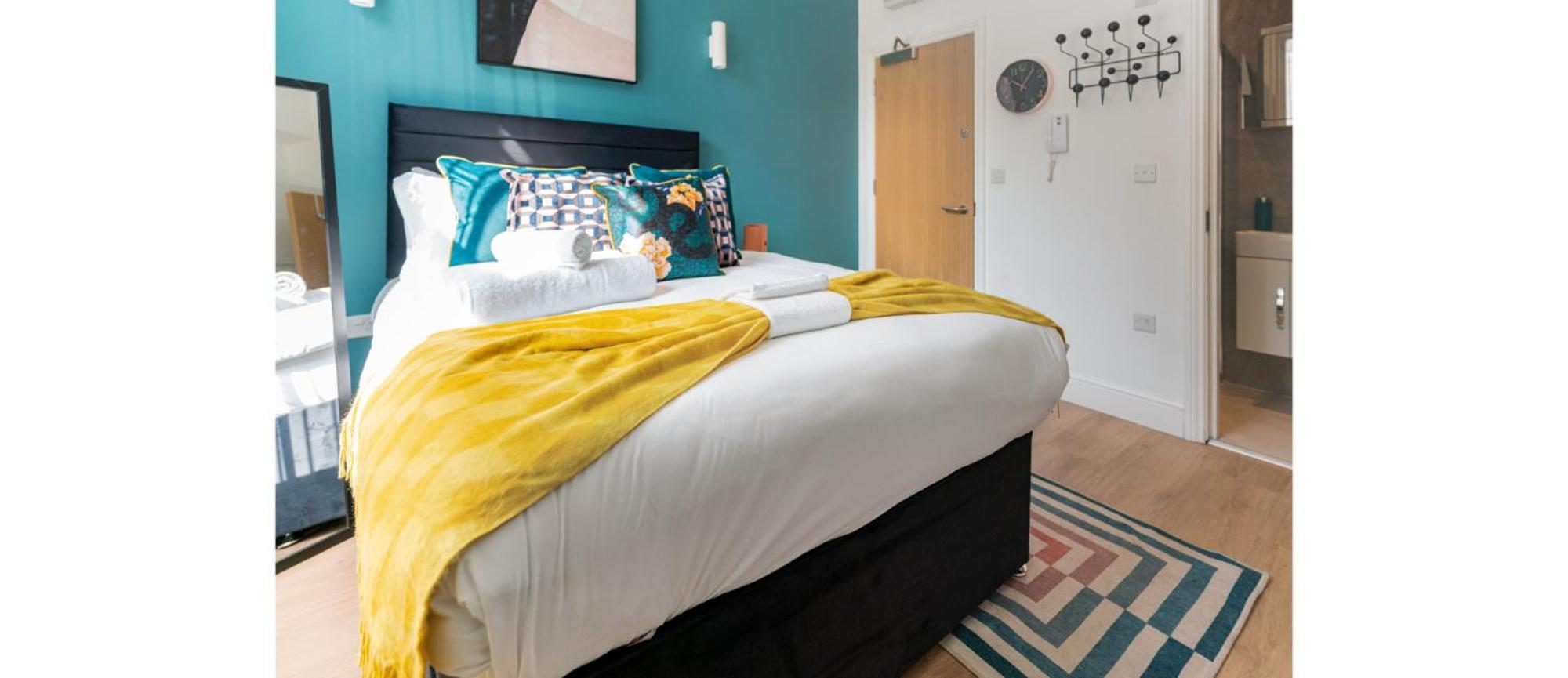 New: Bright & Stylish Perfect For 2 Apartment London