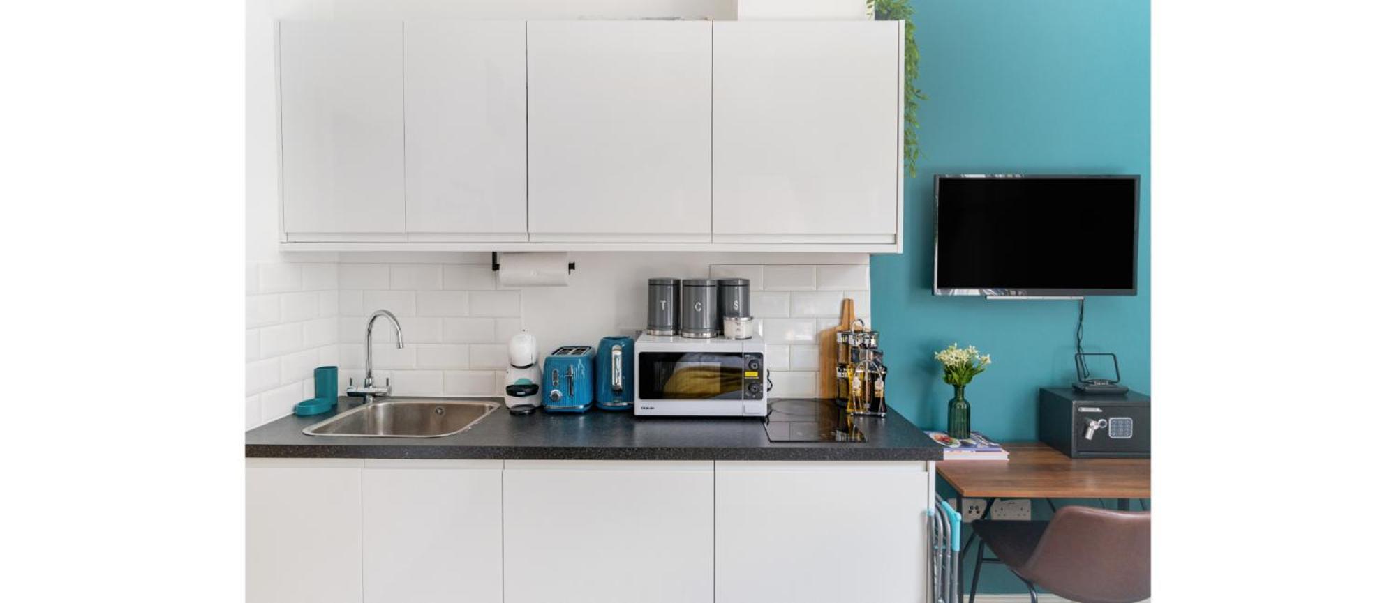 Apartment New: Bright & Stylish Perfect For 2 London